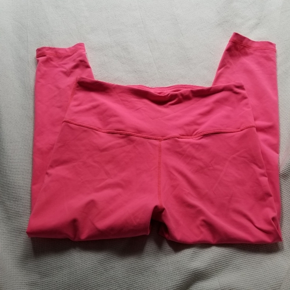 90 Degree Capri Tights - Picture 3 of 3